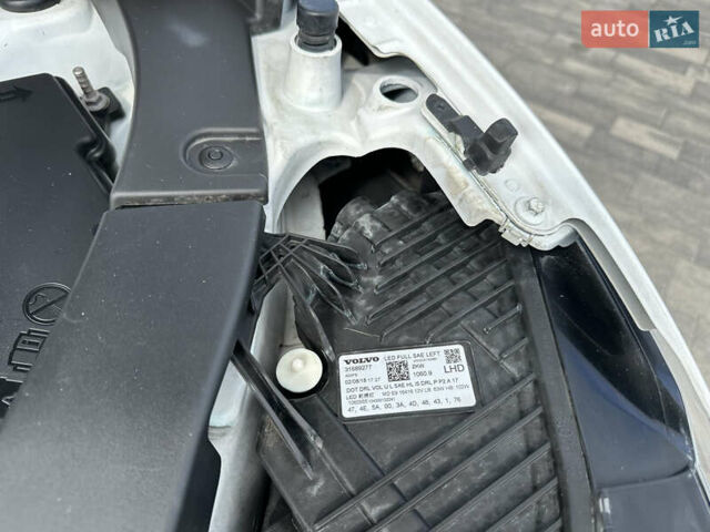 Белый Вольво ХС60, объемом двигателя 2 л и пробегом 113 тыс. км за 35000 $, фото 122 на Automoto.ua