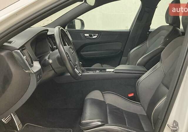 Белый Вольво ХС60, объемом двигателя 1.97 л и пробегом 203 тыс. км за 33750 $, фото 6 на Automoto.ua