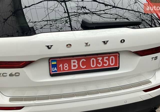 Белый Вольво ХС60, объемом двигателя 1.97 л и пробегом 410 тыс. км за 22000 $, фото 2 на Automoto.ua