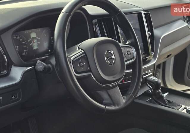 Белый Вольво ХС60, объемом двигателя 1.97 л и пробегом 160 тыс. км за 30900 $, фото 17 на Automoto.ua