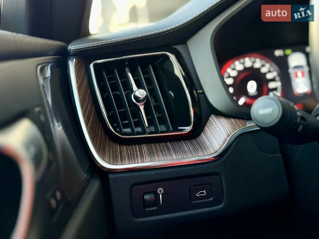 Белый Вольво ХС60, объемом двигателя 1.97 л и пробегом 155 тыс. км за 36000 $, фото 15 на Automoto.ua