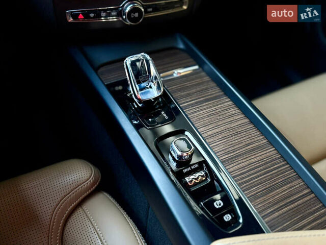 Белый Вольво ХС60, объемом двигателя 1.97 л и пробегом 155 тыс. км за 36000 $, фото 11 на Automoto.ua