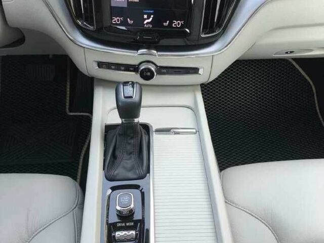 Вольво ХС60 2020 в Киеве на Automoto.ua Белый Вольво ХС60, объемом двигателя 0 л и пробегом 69 тыс. км за 16800 $, фото 10 на Automoto.ua