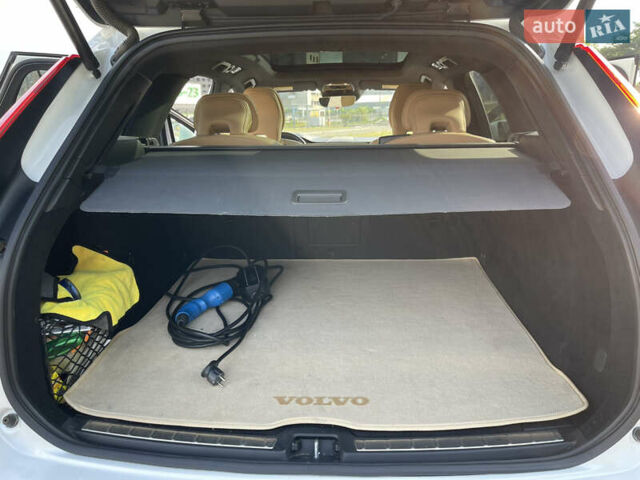 Белый Вольво ХС60, объемом двигателя 1.97 л и пробегом 42 тыс. км за 44500 $, фото 25 на Automoto.ua