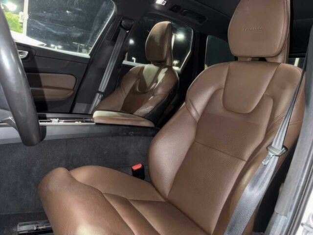 Белый Вольво ХС60, объемом двигателя 2 л и пробегом 32 тыс. км за 25000 $, фото 7 на Automoto.ua