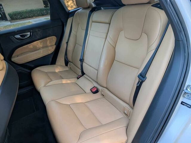 Білий Вольво ХС60, об'ємом двигуна 2 л та пробігом 33 тис. км за 16000 $, фото 13 на Automoto.ua