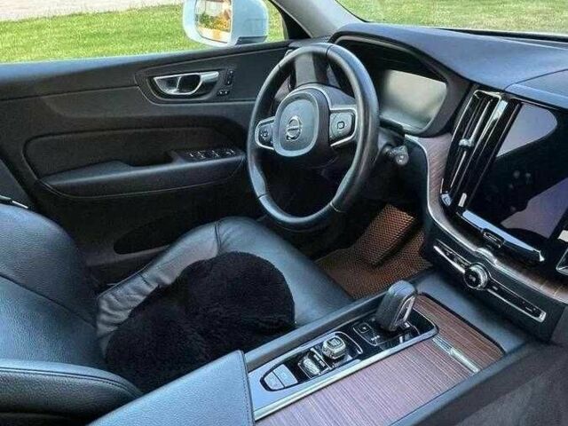 Белый Вольво ХС60, объемом двигателя 2 л и пробегом 66 тыс. км за 35000 $, фото 3 на Automoto.ua