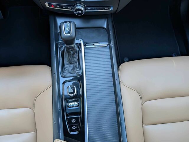 Белый Вольво ХС60, объемом двигателя 2 л и пробегом 44 тыс. км за 14000 $, фото 11 на Automoto.ua