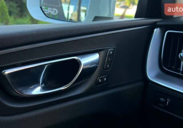 Белый Вольво ХС60, объемом двигателя 1.97 л и пробегом 192 тыс. км за 33000 $, фото 24 на Automoto.ua