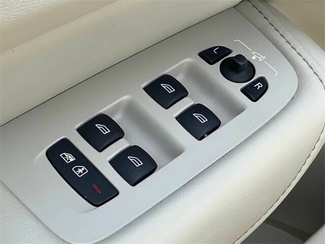 Білий Вольво ХС60, об'ємом двигуна 2 л та пробігом 39 тис. км за 5400 $, фото 8 на Automoto.ua