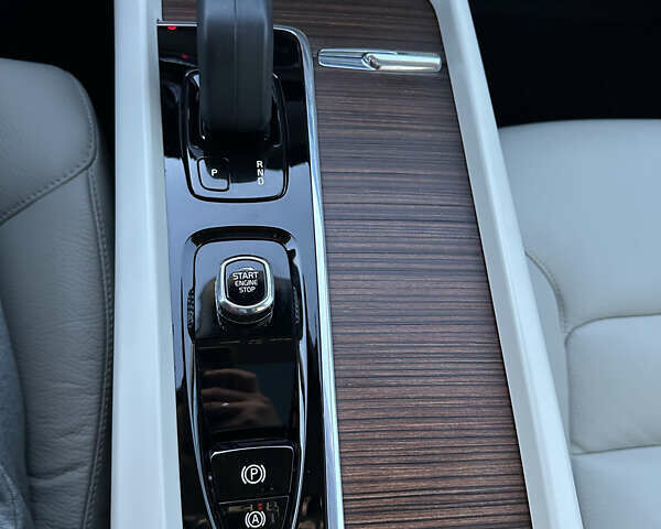 Білий Вольво ХС60, об'ємом двигуна 1.97 л та пробігом 31 тис. км за 35600 $, фото 68 на Automoto.ua