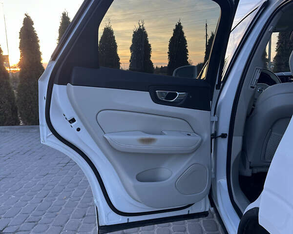 Білий Вольво ХС60, об'ємом двигуна 1.97 л та пробігом 31 тис. км за 35600 $, фото 37 на Automoto.ua