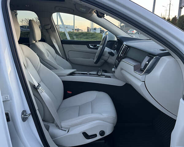 Білий Вольво ХС60, об'ємом двигуна 1.97 л та пробігом 31 тис. км за 35600 $, фото 28 на Automoto.ua