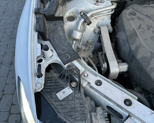 Білий Вольво ХС60, об'ємом двигуна 1.97 л та пробігом 31 тис. км за 35600 $, фото 77 на Automoto.ua