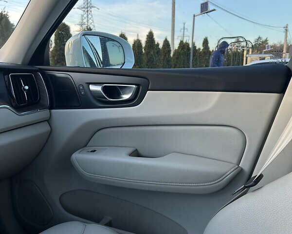 Білий Вольво ХС60, об'ємом двигуна 1.97 л та пробігом 31 тис. км за 35600 $, фото 46 на Automoto.ua