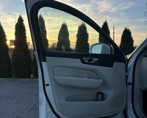 Білий Вольво ХС60, об'ємом двигуна 1.97 л та пробігом 31 тис. км за 35600 $, фото 30 на Automoto.ua