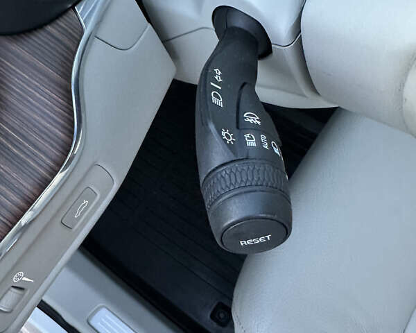 Білий Вольво ХС60, об'ємом двигуна 1.97 л та пробігом 31 тис. км за 35600 $, фото 63 на Automoto.ua