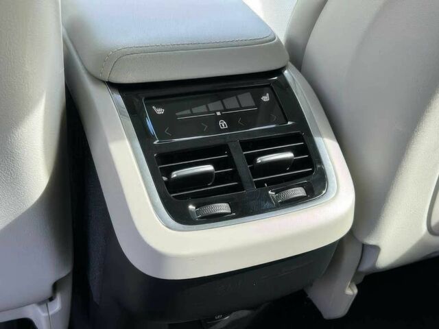 Білий Вольво ХС60, об'ємом двигуна 2 л та пробігом 29 тис. км за 26800 $, фото 10 на Automoto.ua