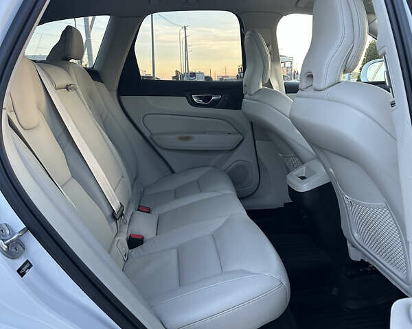 Білий Вольво ХС60, об'ємом двигуна 1.97 л та пробігом 31 тис. км за 35600 $, фото 34 на Automoto.ua