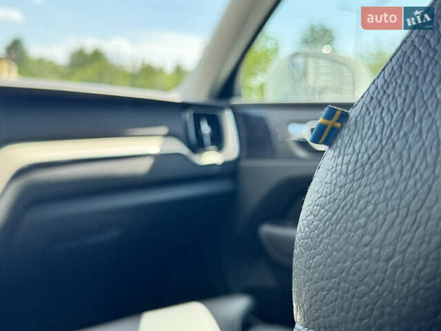 Білий Вольво ХС60, об'ємом двигуна 2 л та пробігом 128 тис. км за 44000 $, фото 31 на Automoto.ua