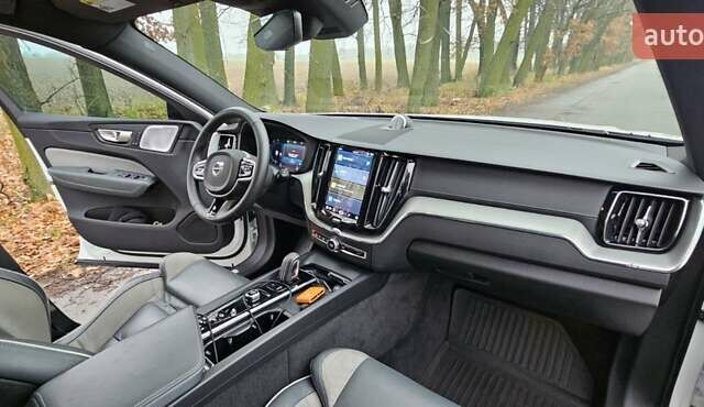 Белый Вольво ХС60, объемом двигателя 2 л и пробегом 29 тыс. км за 52000 $, фото 8 на Automoto.ua