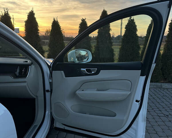 Білий Вольво ХС60, об'ємом двигуна 1.97 л та пробігом 31 тис. км за 35600 $, фото 27 на Automoto.ua