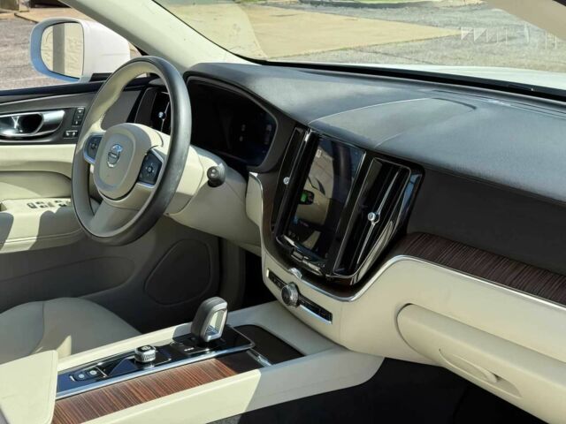 Белый Вольво ХС60, объемом двигателя 2 л и пробегом 14 тыс. км за 16000 $, фото 7 на Automoto.ua