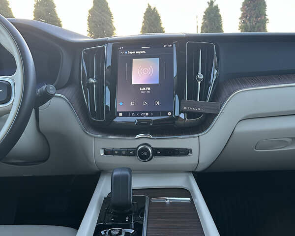 Білий Вольво ХС60, об'ємом двигуна 1.97 л та пробігом 31 тис. км за 35600 $, фото 45 на Automoto.ua