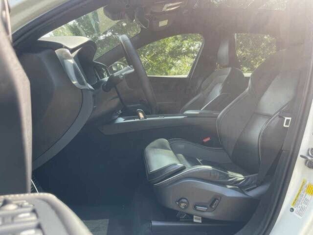 Белый Вольво ХС60, объемом двигателя 2 л и пробегом 30 тыс. км за 8300 $, фото 6 на Automoto.ua