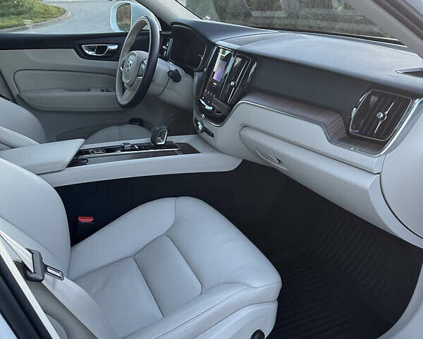 Білий Вольво ХС60, об'ємом двигуна 1.97 л та пробігом 31 тис. км за 35600 $, фото 26 на Automoto.ua