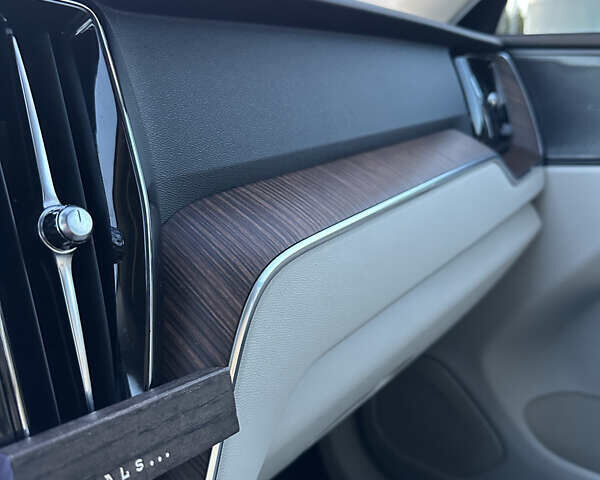 Білий Вольво ХС60, об'ємом двигуна 1.97 л та пробігом 31 тис. км за 35600 $, фото 69 на Automoto.ua