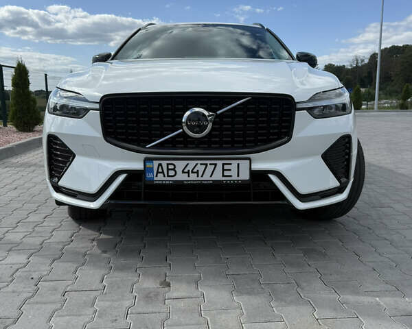 Белый Вольво ХС60, объемом двигателя 1.97 л и пробегом 35 тыс. км за 56500 $, фото 2 на Automoto.ua