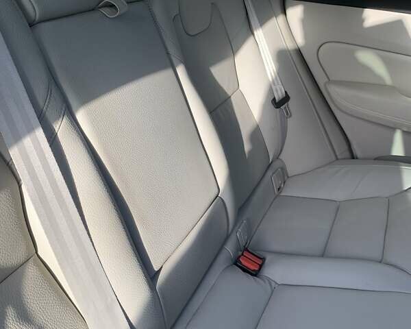 Белый Вольво ХС60, объемом двигателя 2 л и пробегом 6 тыс. км за 37200 $, фото 42 на Automoto.ua