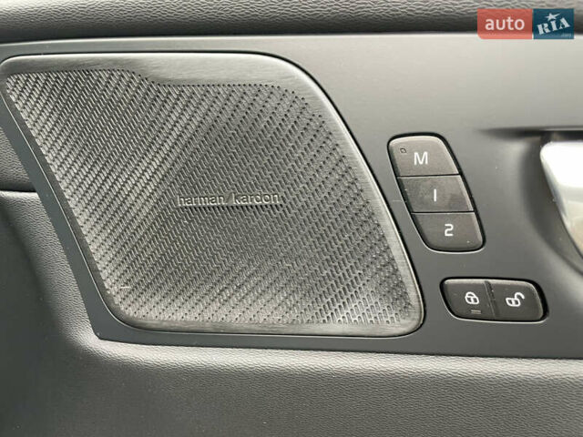 Белый Вольво ХС60, объемом двигателя 2 л и пробегом 15 тыс. км за 66000 $, фото 25 на Automoto.ua