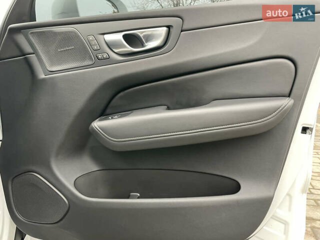 Белый Вольво ХС60, объемом двигателя 2 л и пробегом 15 тыс. км за 66000 $, фото 34 на Automoto.ua