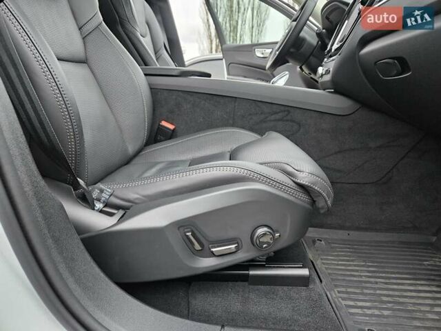 Белый Вольво ХС60, объемом двигателя 1.97 л и пробегом 15 тыс. км за 71000 $, фото 41 на Automoto.ua