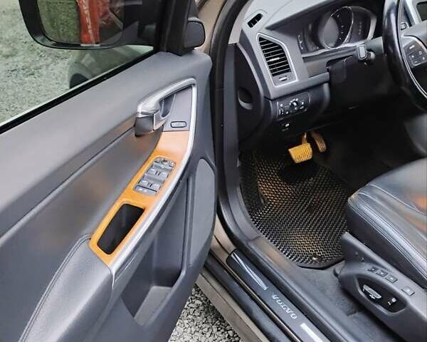 Бежевый Вольво ХС60, объемом двигателя 2.4 л и пробегом 288 тыс. км за 19000 $, фото 13 на Automoto.ua