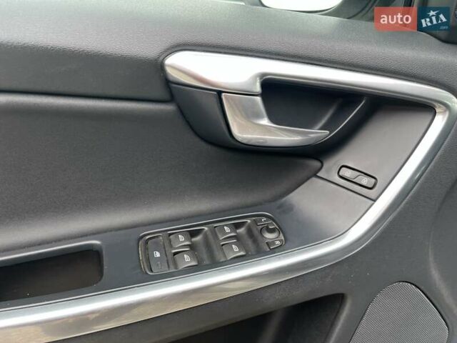 Бежевый Вольво ХС60, объемом двигателя 2.5 л и пробегом 258 тыс. км за 15999 $, фото 10 на Automoto.ua