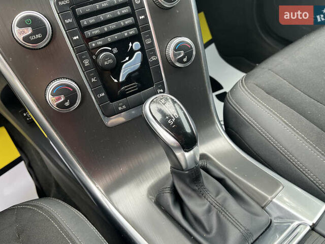 Бежевый Вольво ХС60, объемом двигателя 2.5 л и пробегом 258 тыс. км за 15999 $, фото 18 на Automoto.ua