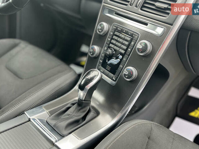 Бежевый Вольво ХС60, объемом двигателя 2.5 л и пробегом 258 тыс. км за 15999 $, фото 27 на Automoto.ua