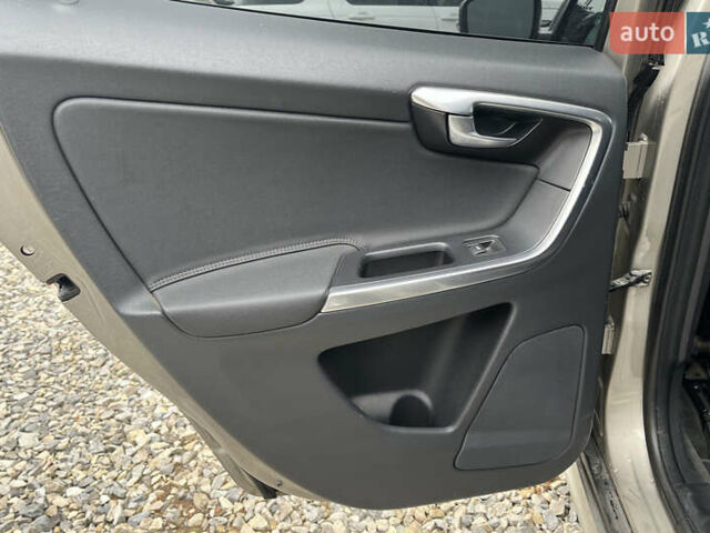 Бежевый Вольво ХС60, объемом двигателя 2.5 л и пробегом 258 тыс. км за 15999 $, фото 16 на Automoto.ua