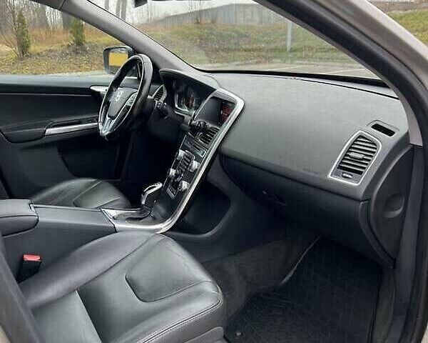 Бежевый Вольво ХС60, объемом двигателя 2.5 л и пробегом 131 тыс. км за 16300 $, фото 20 на Automoto.ua