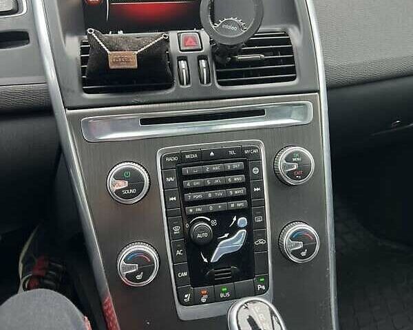 Бежевый Вольво ХС60, объемом двигателя 2.5 л и пробегом 131 тыс. км за 16300 $, фото 18 на Automoto.ua