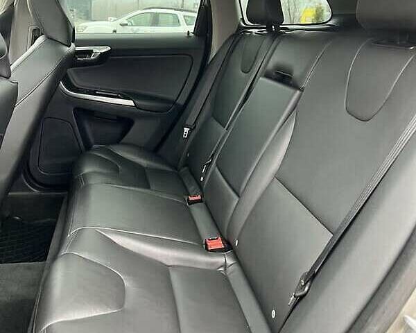 Бежевый Вольво ХС60, объемом двигателя 2.5 л и пробегом 131 тыс. км за 16300 $, фото 22 на Automoto.ua