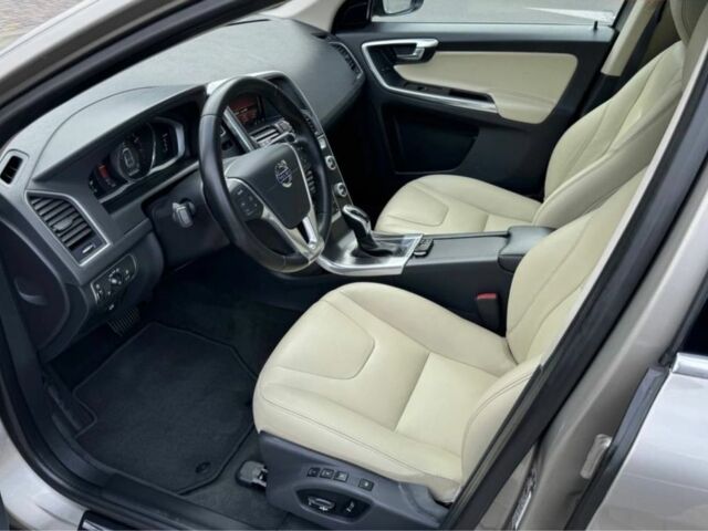 Бежевый Вольво ХС60, объемом двигателя 2 л и пробегом 210 тыс. км за 16500 $, фото 2 на Automoto.ua