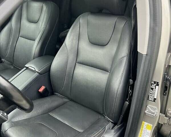 Бежевый Вольво ХС60, объемом двигателя 2.5 л и пробегом 131 тыс. км за 16300 $, фото 13 на Automoto.ua