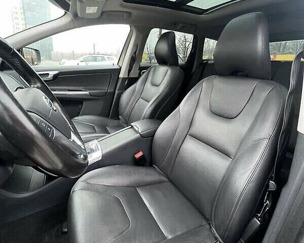 Бежевый Вольво ХС60, объемом двигателя 2.5 л и пробегом 131 тыс. км за 16300 $, фото 14 на Automoto.ua