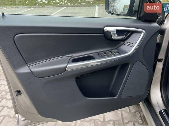 Бежевый Вольво ХС60, объемом двигателя 2.5 л и пробегом 131 тыс. км за 16300 $, фото 11 на Automoto.ua