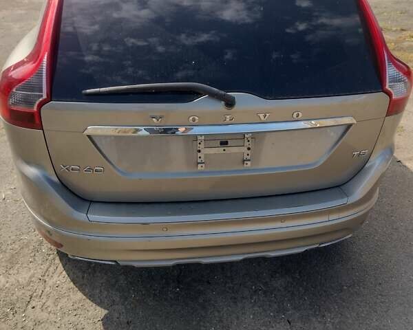 Бежевый Вольво ХС60, объемом двигателя 1.97 л и пробегом 147 тыс. км за 9900 $, фото 1 на Automoto.ua