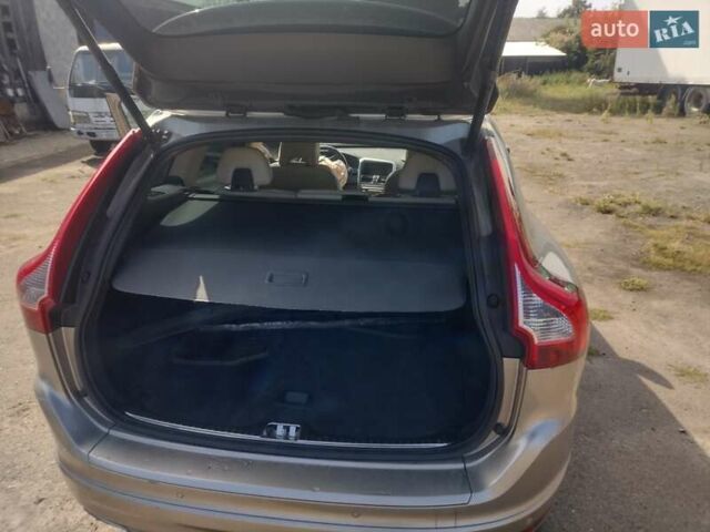 Бежевый Вольво ХС60, объемом двигателя 1.97 л и пробегом 147 тыс. км за 9900 $, фото 3 на Automoto.ua